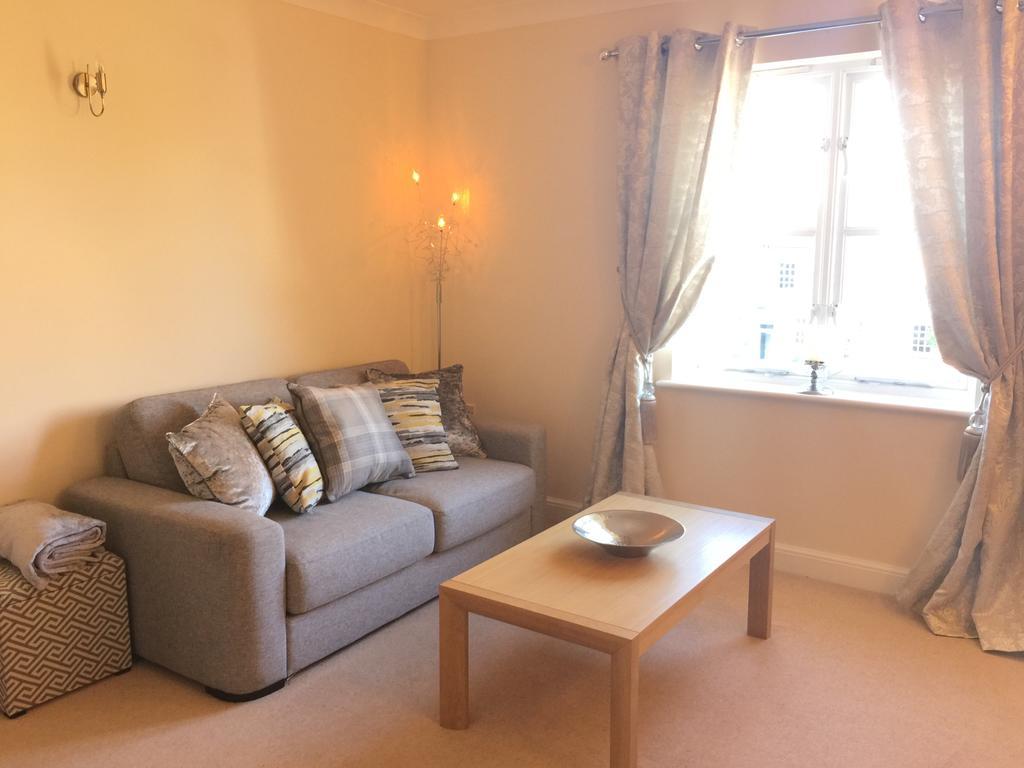 Millwalk Apartment ウィットニー エクステリア 写真