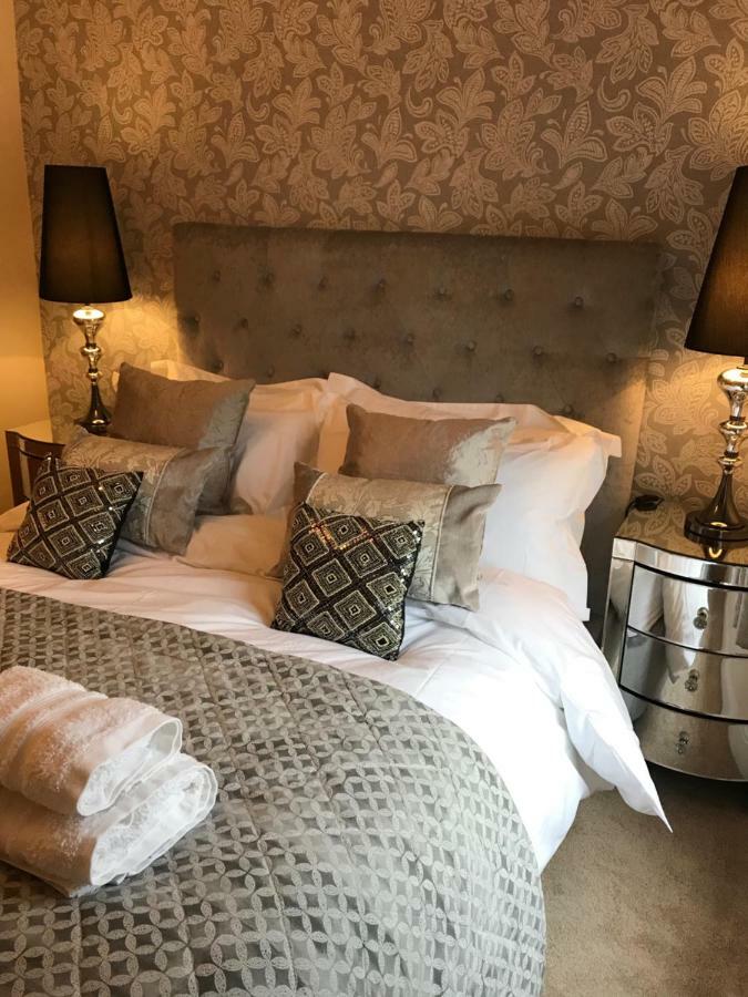 Millwalk Apartment ウィットニー エクステリア 写真